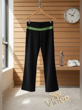 LULULEMON ATHLETICA Vintage Groove Pants Green Waist Band Detail
